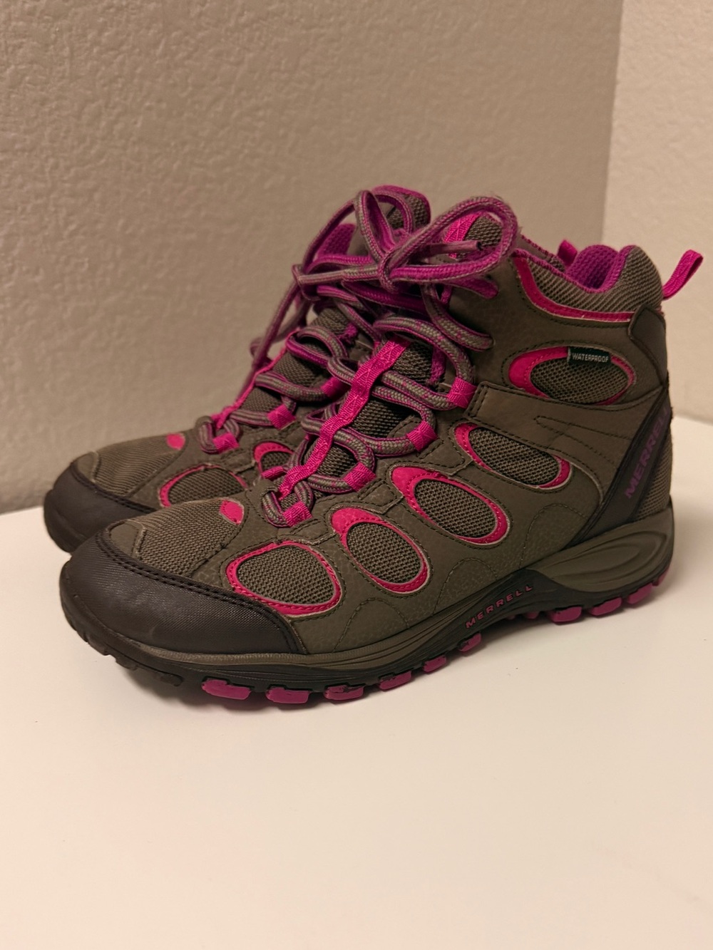 MERRELL Size 4 Big Girls Waterproof Hiking Boots